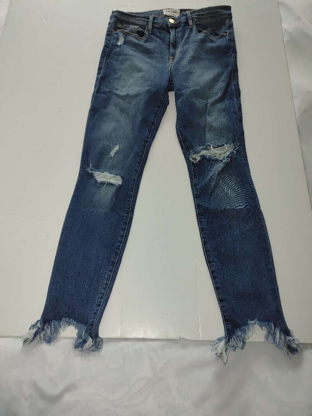 FRAME Woman's Mid Rise Distressed Jeans Size 28 Pre-owned